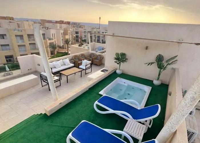 Sea View Penthouse, Rooftop Jacuzzi & Free And Pool Access - Mangrove El Gouna Daire