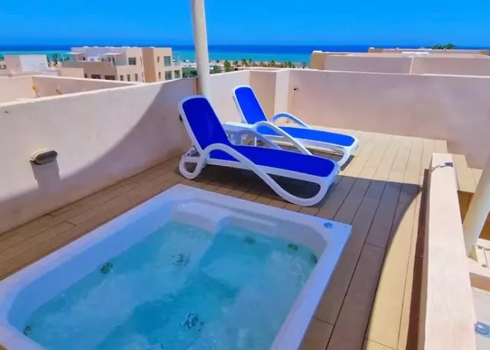 Sea View Penthouse, Rooftop Jacuzzi & Free And Pool Access - Mangrove El Gouna Daire