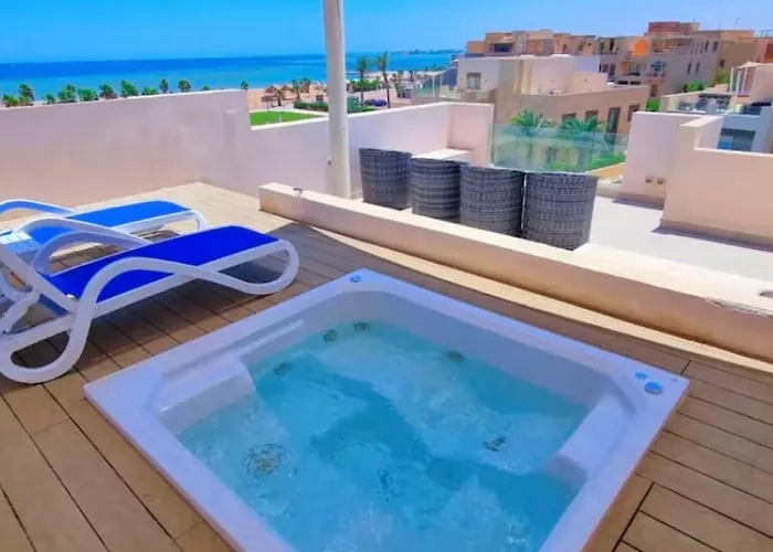 Sea View Penthouse, Rooftop Jacuzzi & Free And Pool Access - Mangrove El Gouna * Hurgada