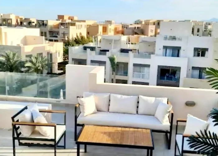 Sea View Penthouse, Rooftop Jacuzzi & Free And Pool Access - Mangrove El Gouna